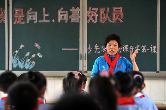 曼城签下17岁阿根廷中场埃切维里记者罗马诺报道，曼城将签下17岁阿根廷中场埃切维里，曼城和河床正交换文件，here we go！